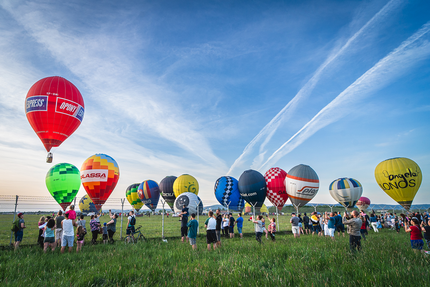 Start grupowy balonów z lotniska w Krośnie